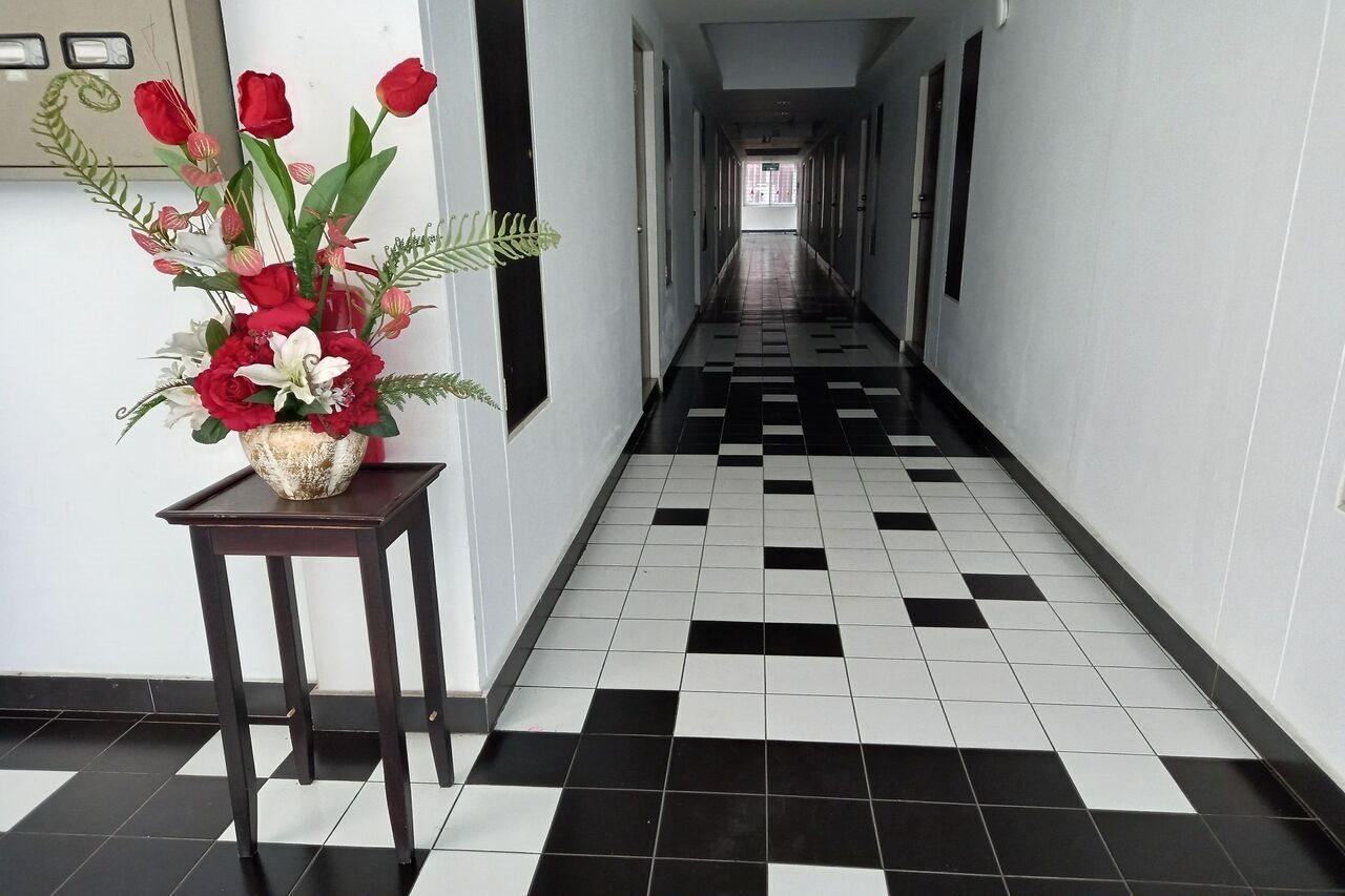 Ruan Plaisoi Apartment Bangkok Esterno foto