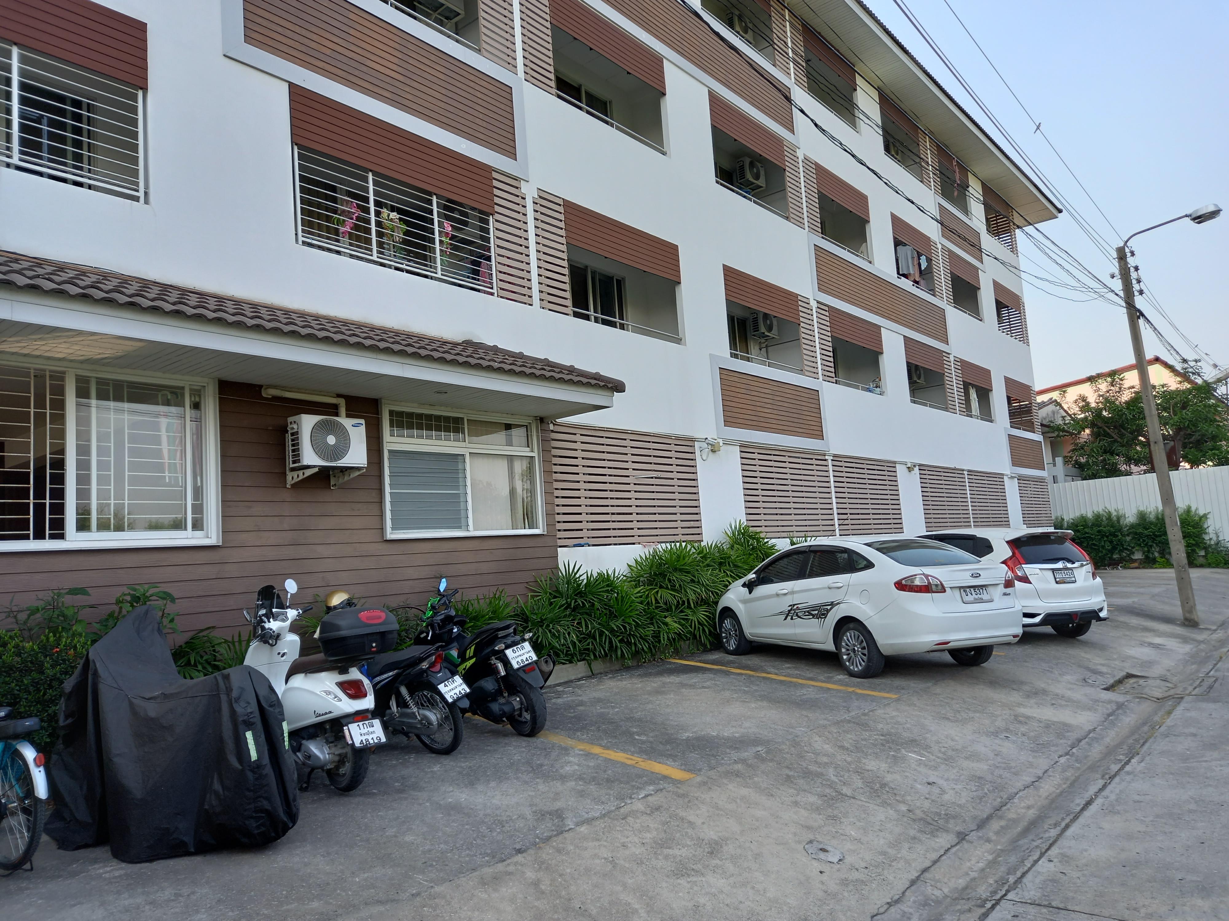 Ruan Plaisoi Apartment Bangkok Esterno foto