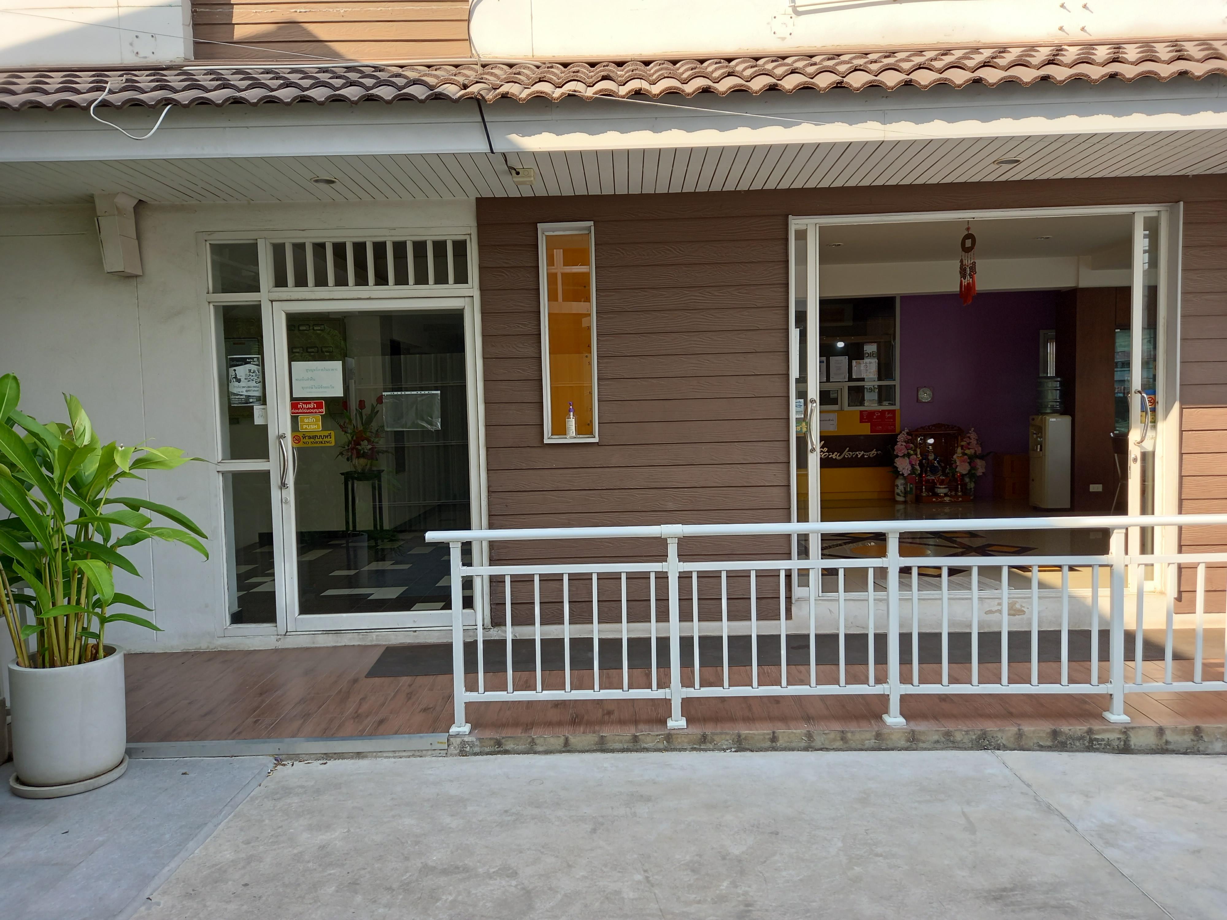 Ruan Plaisoi Apartment Bangkok Esterno foto