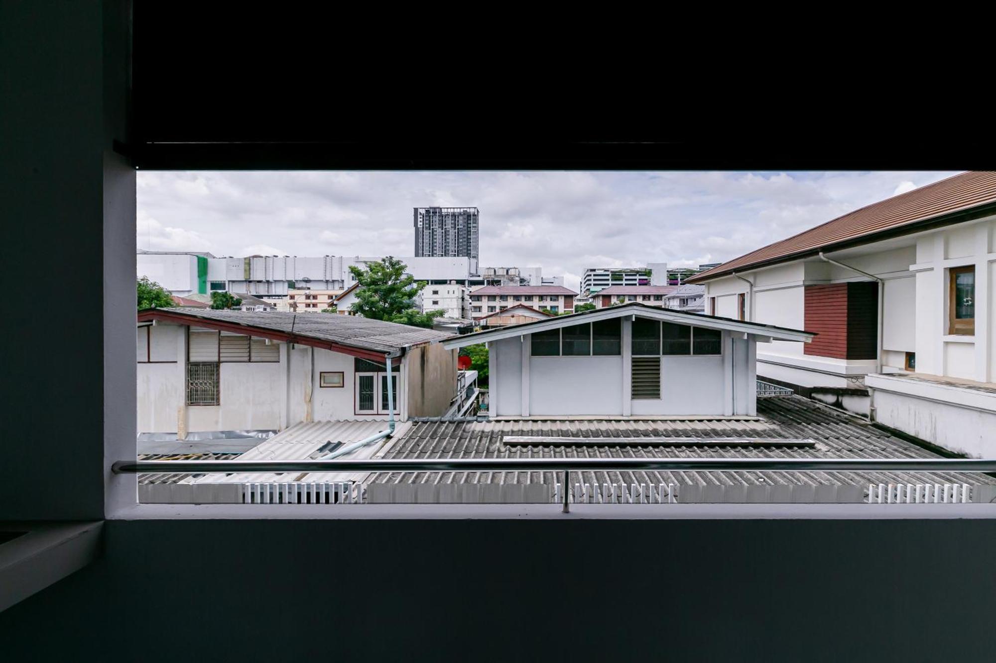 Ruan Plaisoi Apartment Bangkok Esterno foto