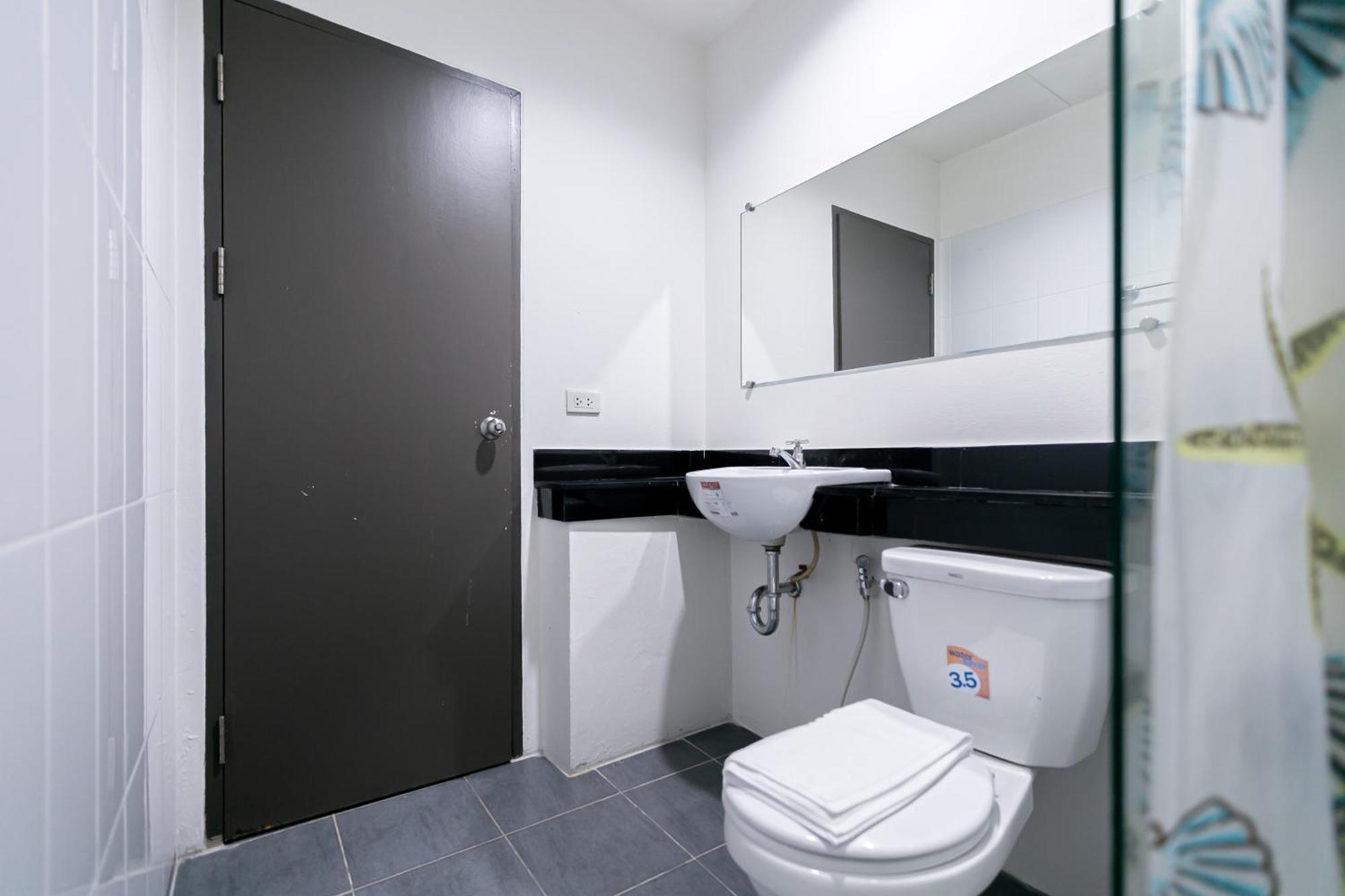 Ruan Plaisoi Apartment Bangkok Esterno foto