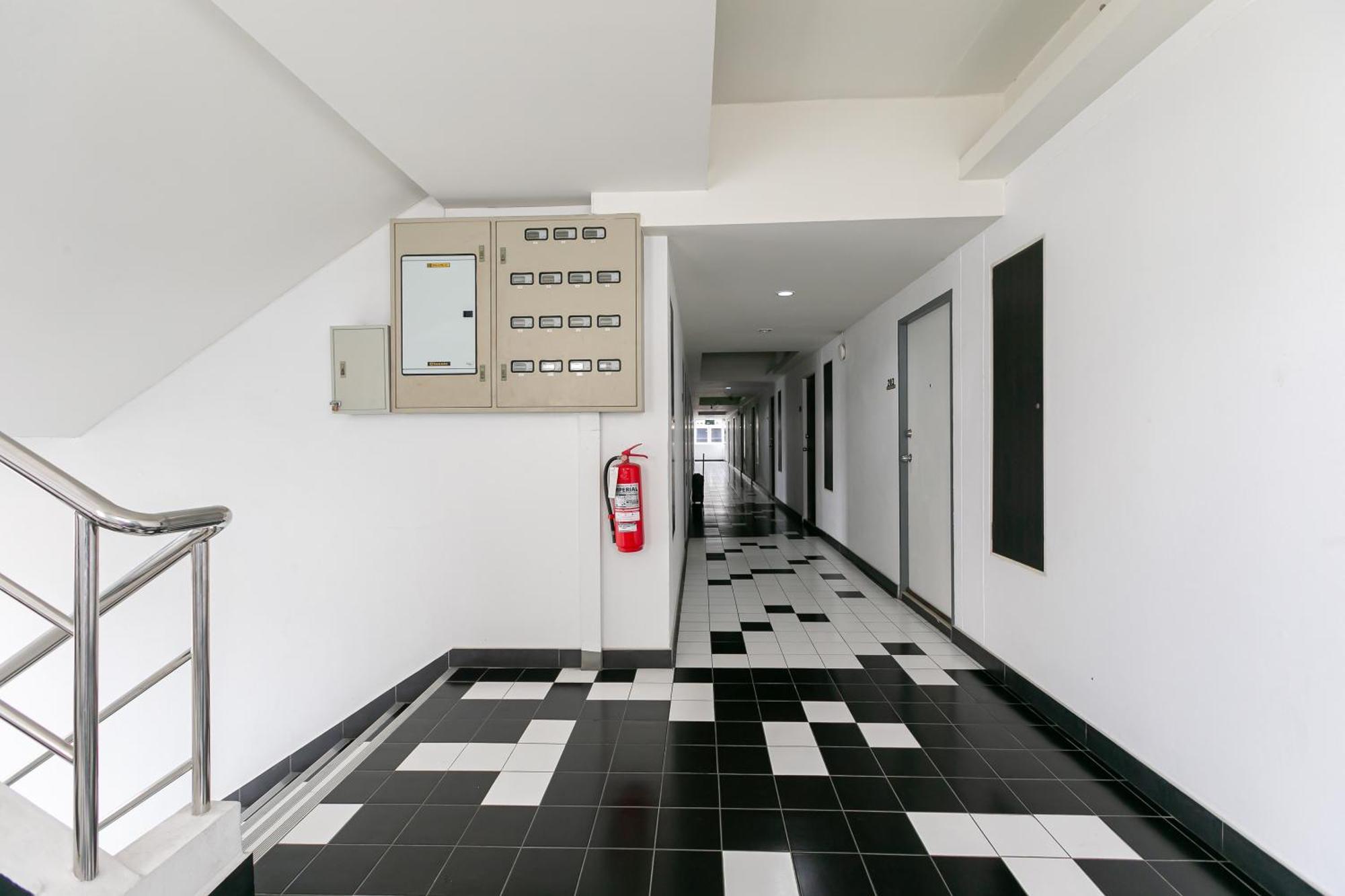 Ruan Plaisoi Apartment Bangkok Esterno foto
