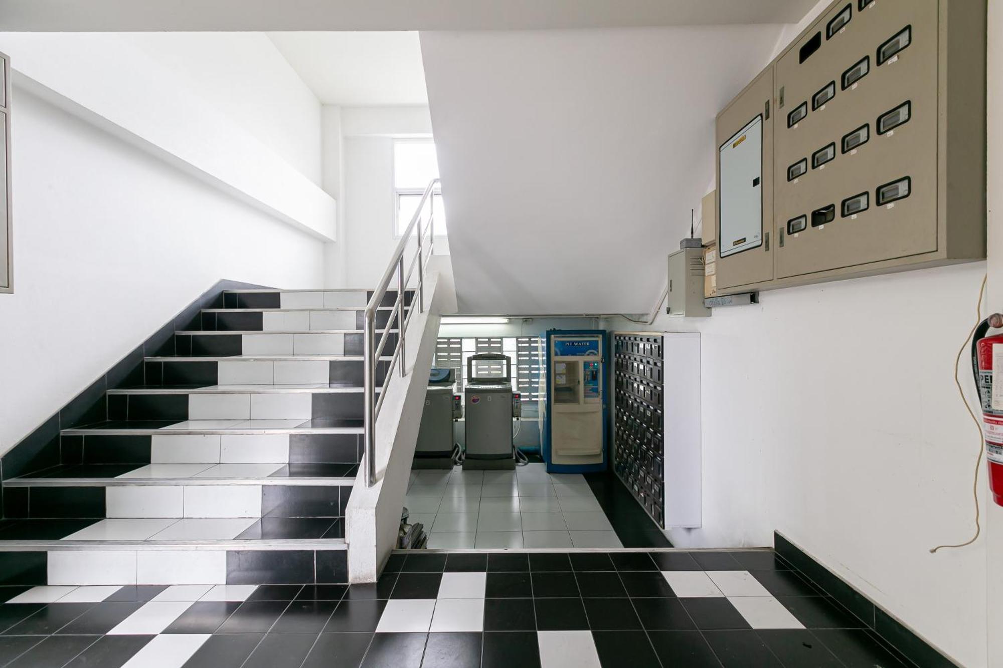 Ruan Plaisoi Apartment Bangkok Esterno foto