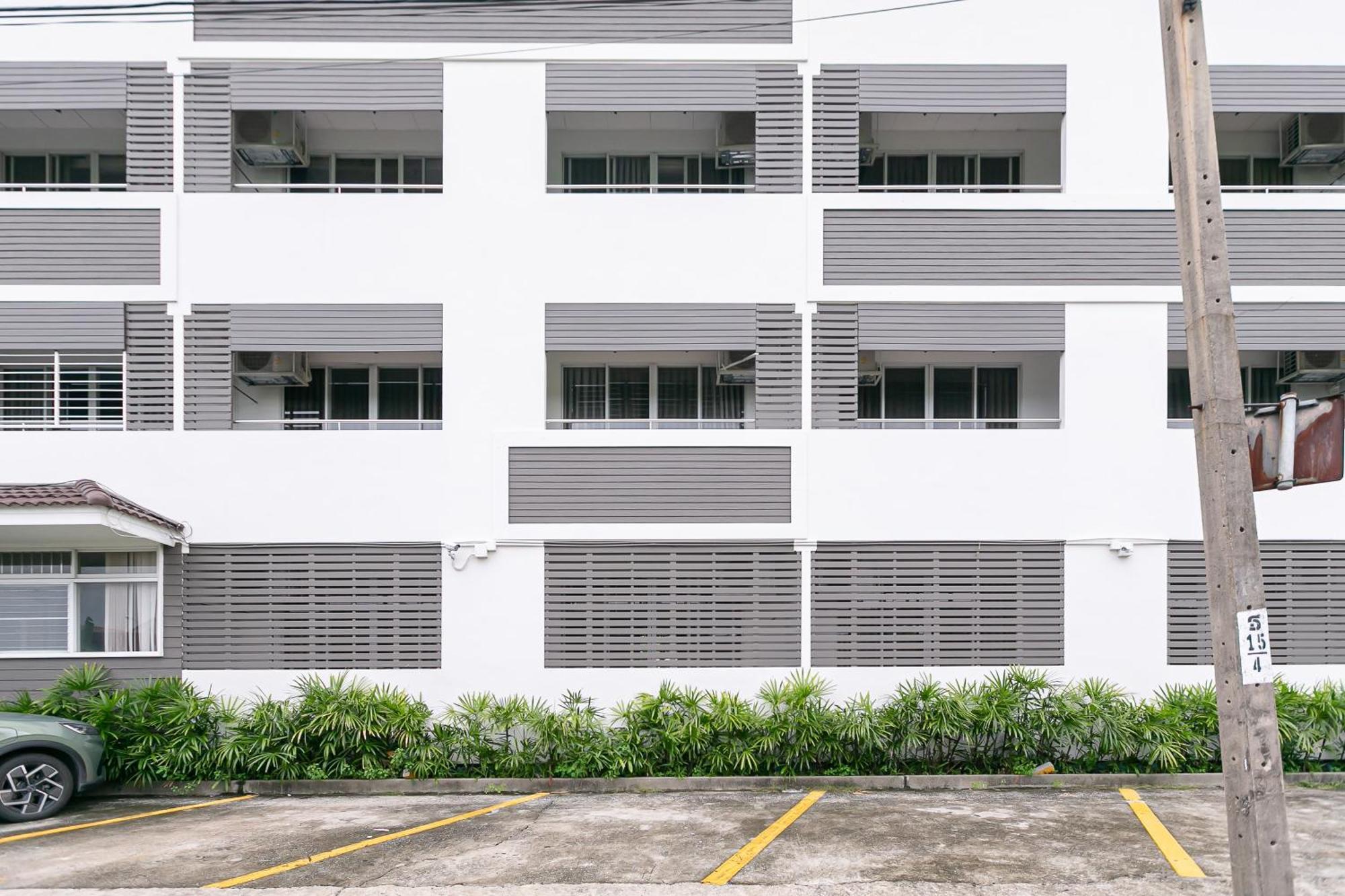 Ruan Plaisoi Apartment Bangkok Esterno foto