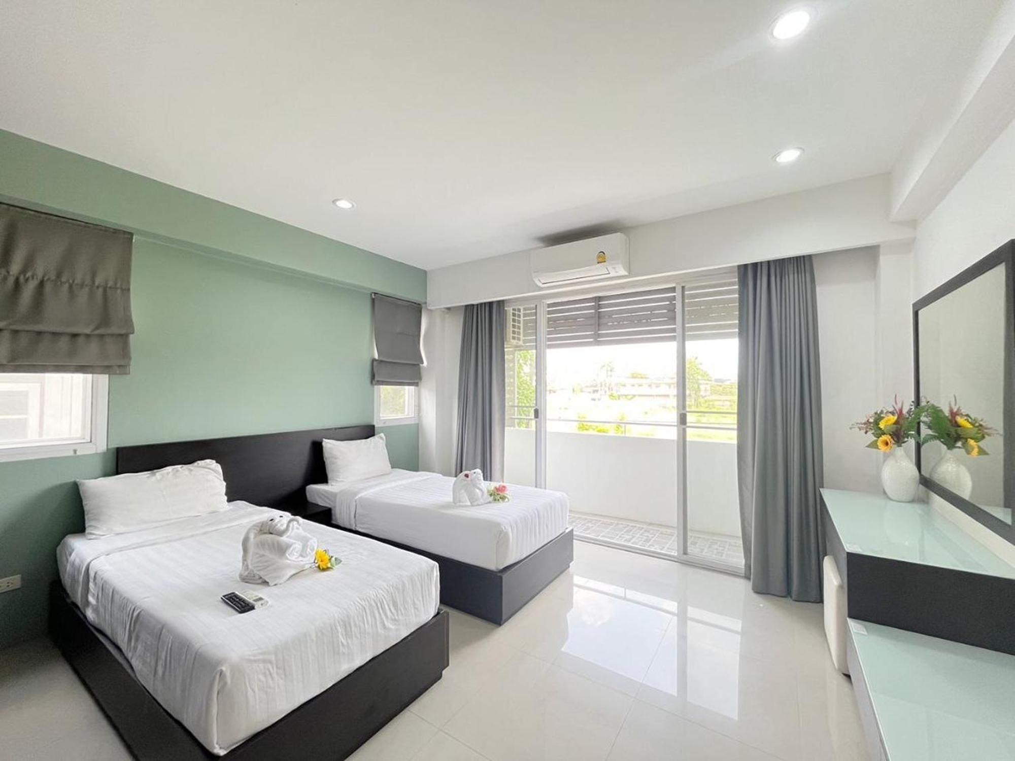 Ruan Plaisoi Apartment Bangkok Esterno foto