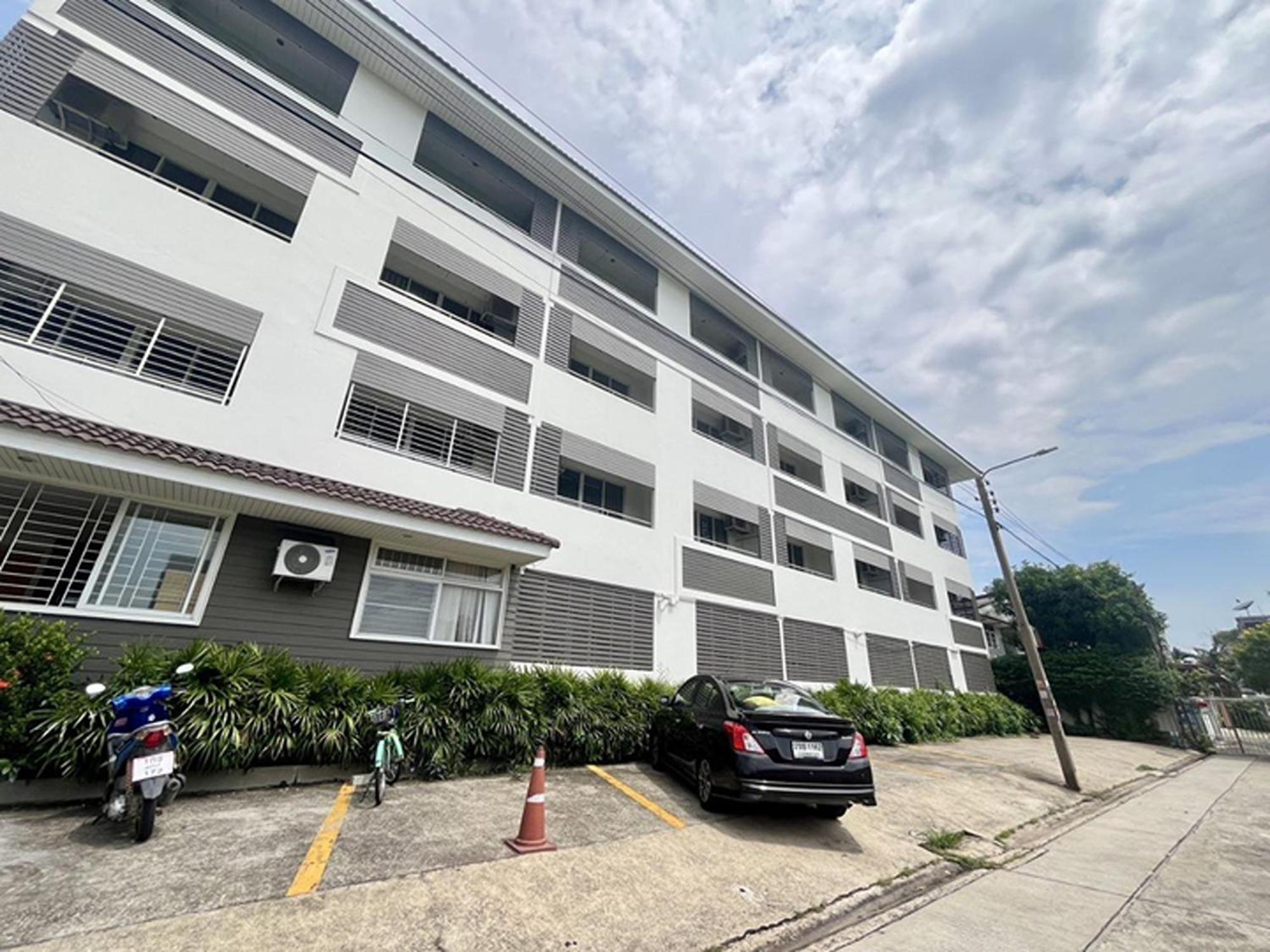 Ruan Plaisoi Apartment Bangkok Esterno foto