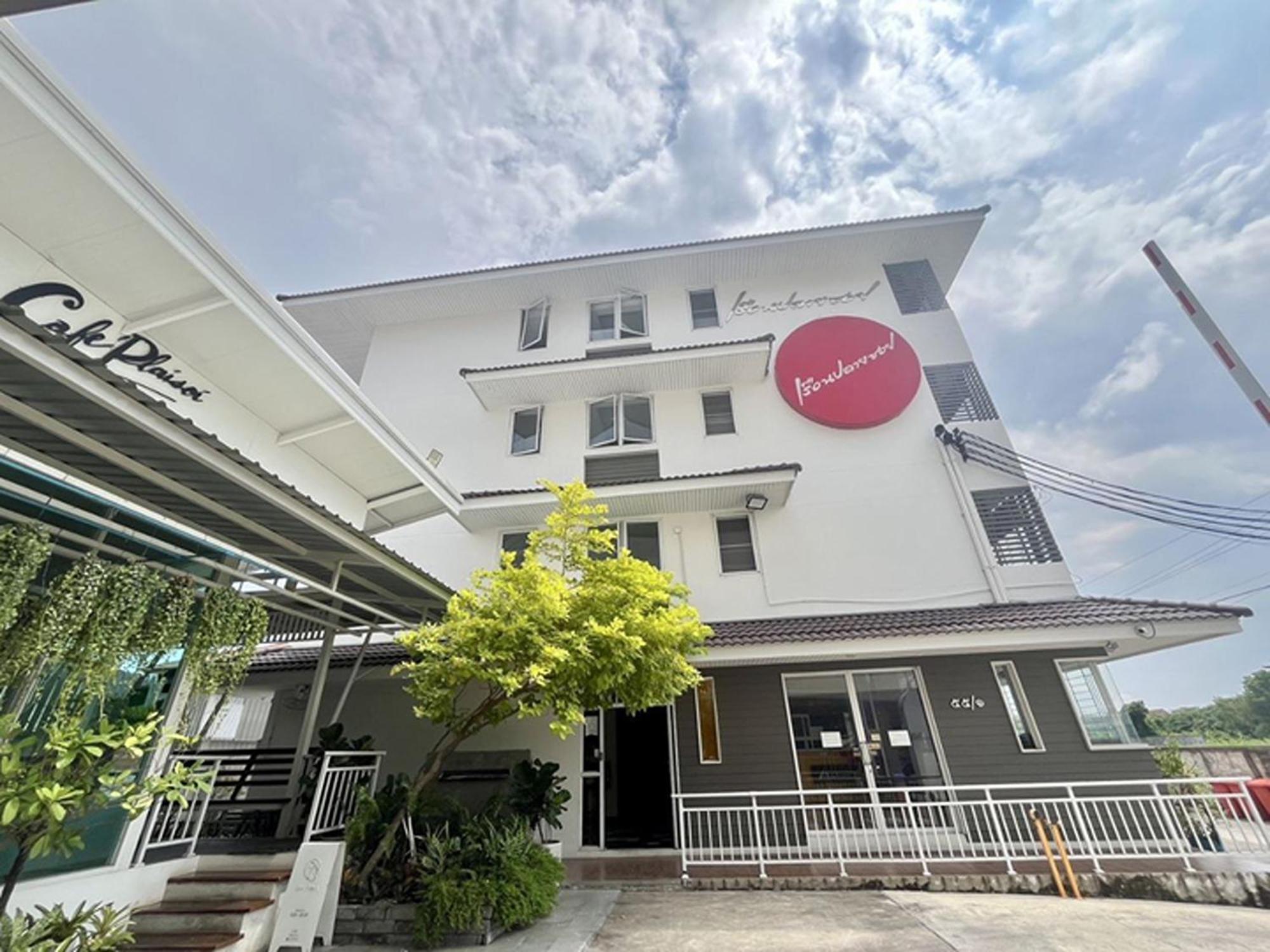 Ruan Plaisoi Apartment Bangkok Esterno foto